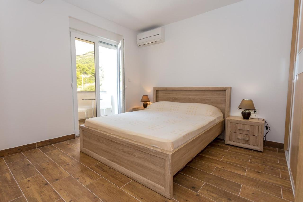 Appartement Butique Maris à Komarna Extérieur photo