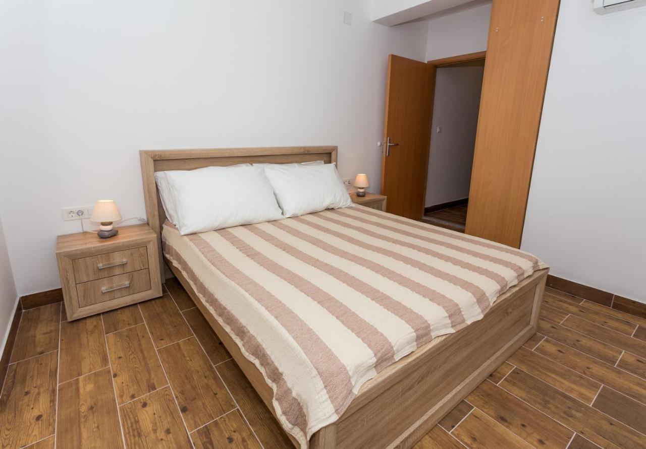 Appartement Butique Maris à Komarna Extérieur photo