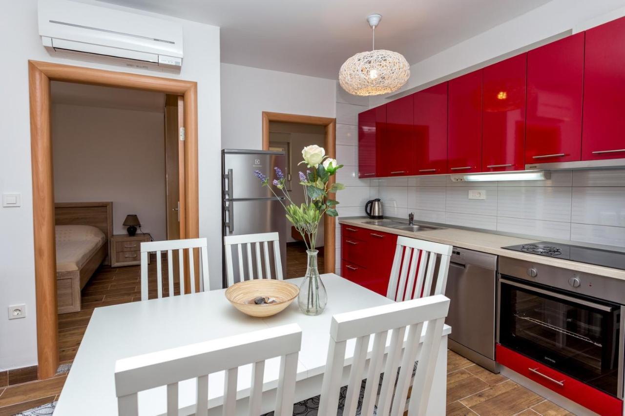 Appartement Butique Maris à Komarna Extérieur photo