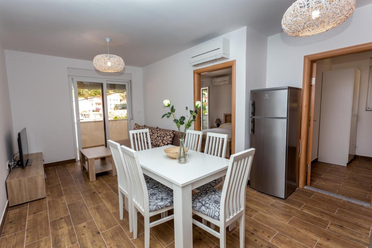 Appartement Butique Maris à Komarna Extérieur photo