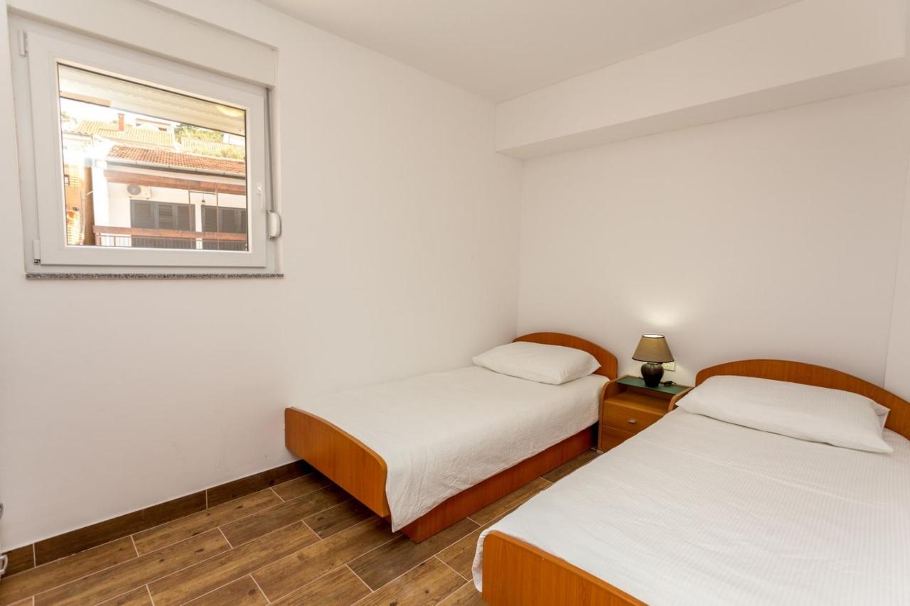 Appartement Butique Maris à Komarna Extérieur photo