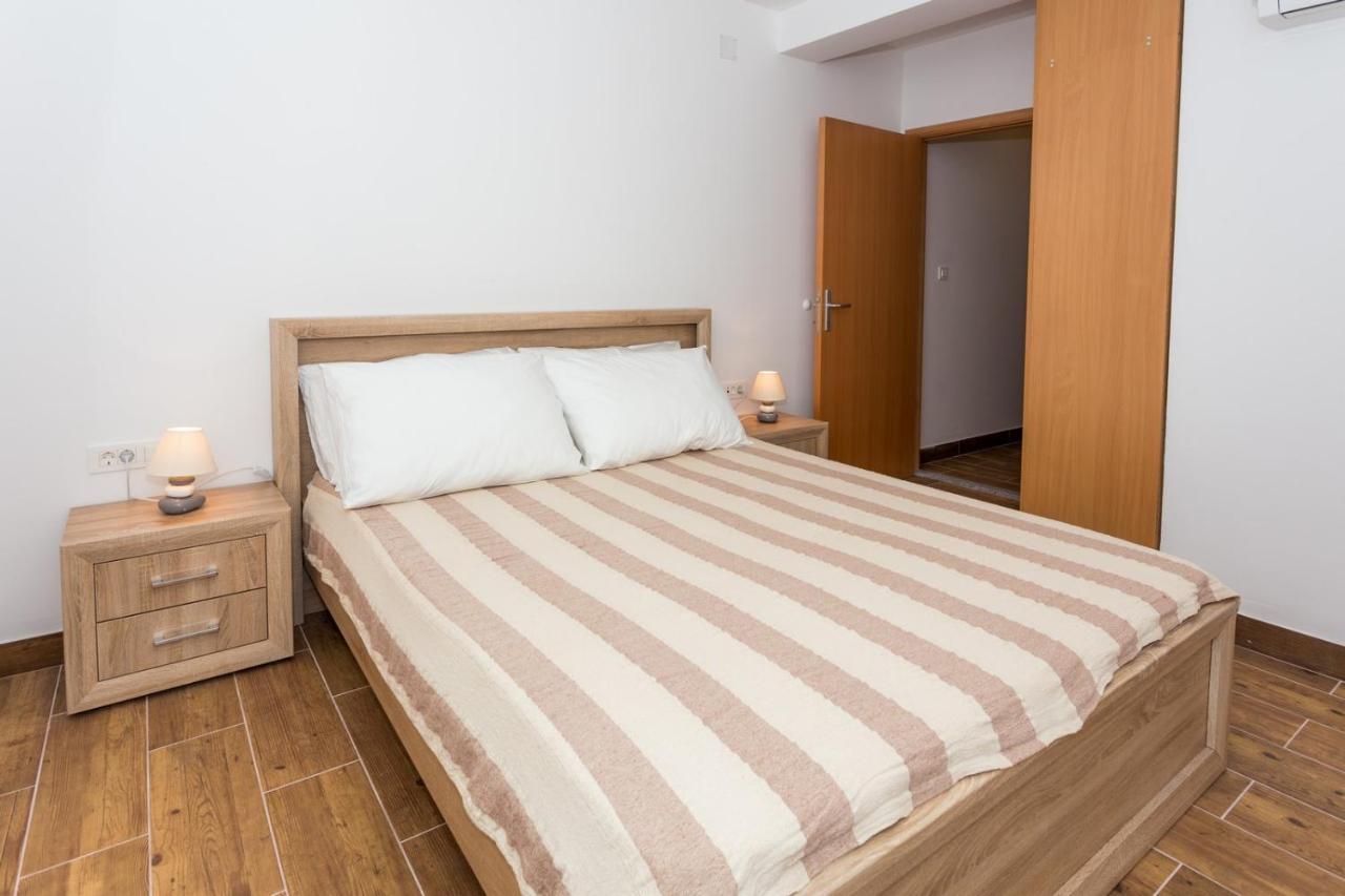 Appartement Butique Maris à Komarna Extérieur photo