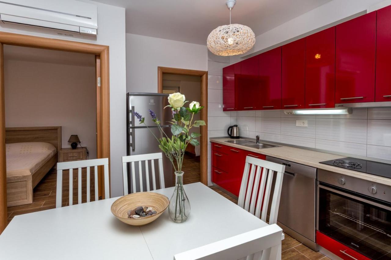 Appartement Butique Maris à Komarna Extérieur photo