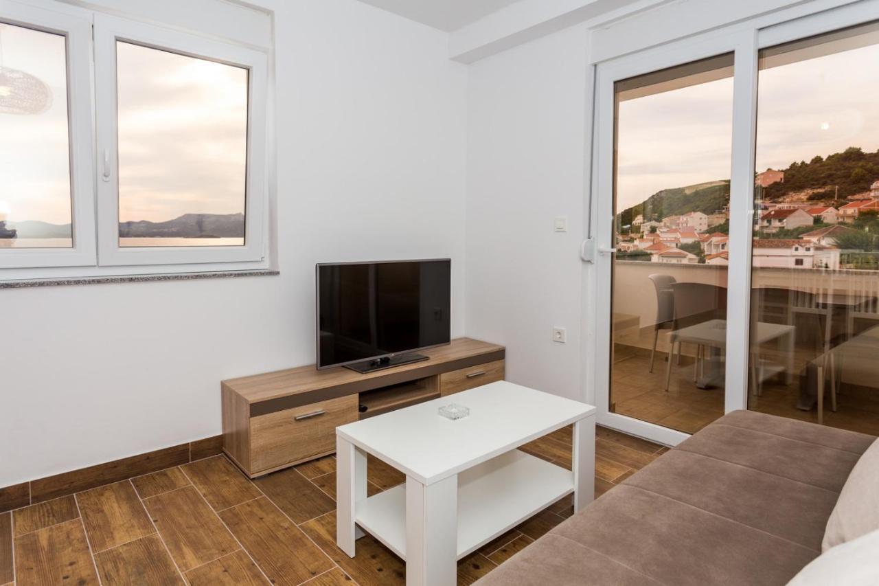 Appartement Butique Maris à Komarna Extérieur photo