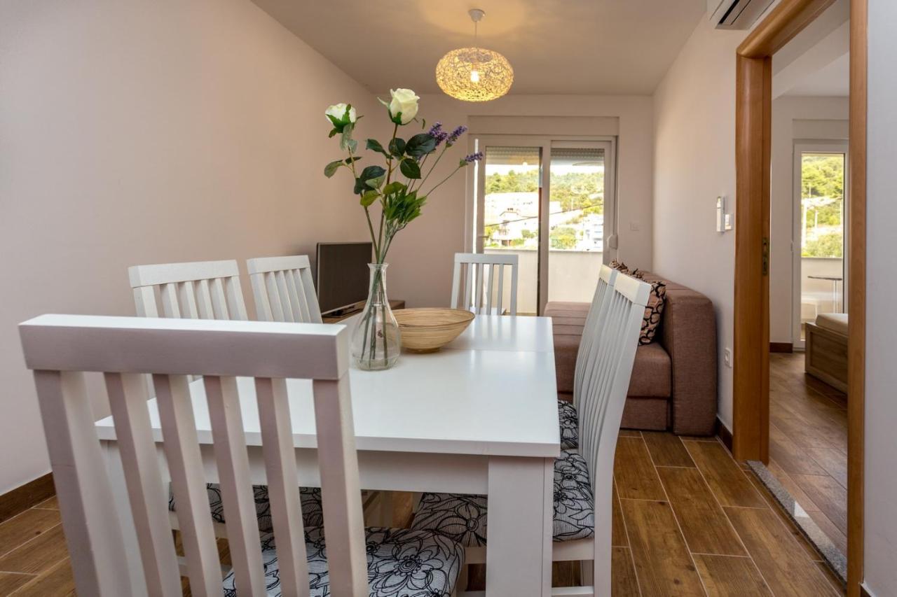 Appartement Butique Maris à Komarna Extérieur photo