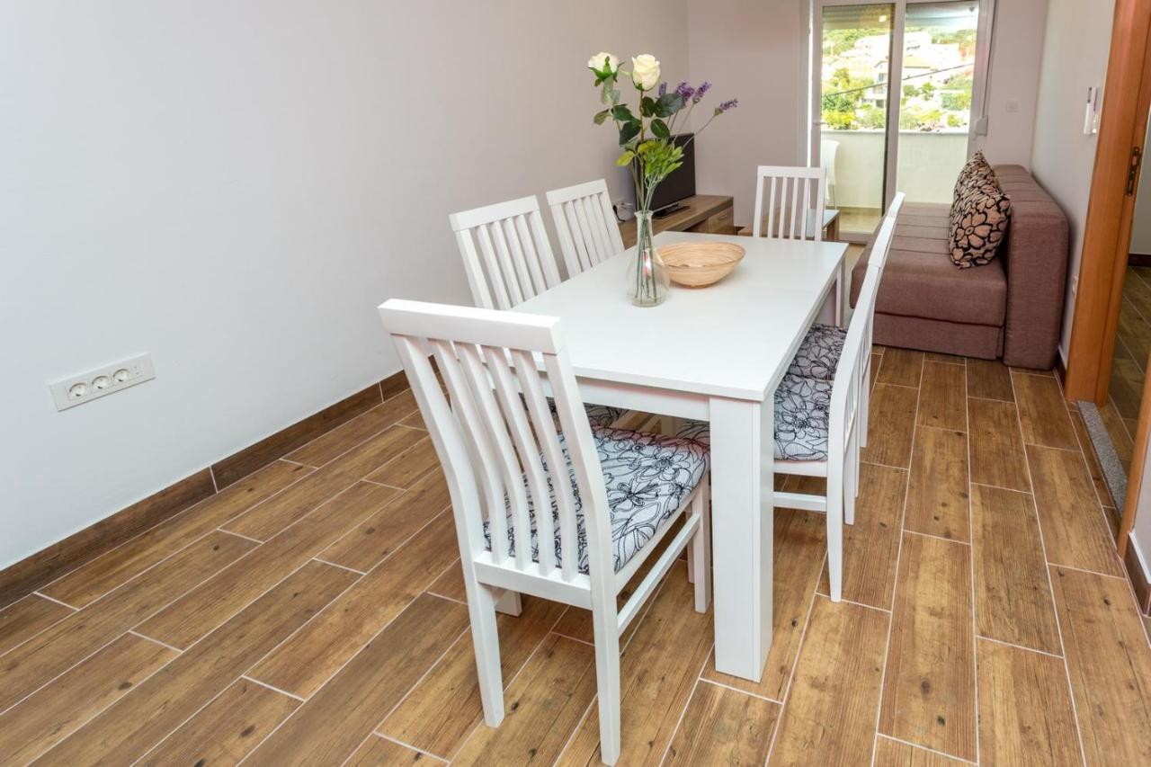 Appartement Butique Maris à Komarna Extérieur photo